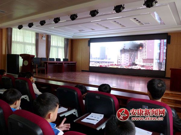 觀看消防安全知識(shí)片《119對(duì)我說(shuō)》1.jpg